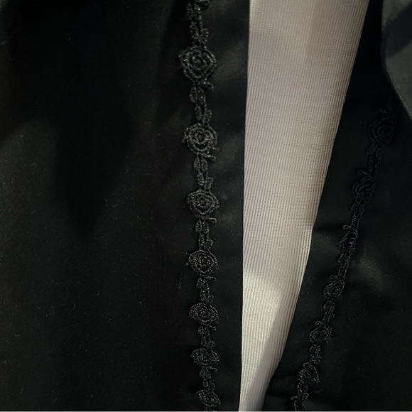 Bodyline Japan Black Cosplay Cape with Chain and Crosses NWT Medium - Picture 6 of 9